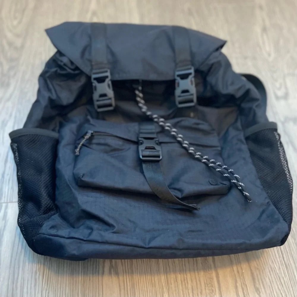 🍒Athleta Backpack “Oslo” Convertible Backpack 2020 - Black - Pristine